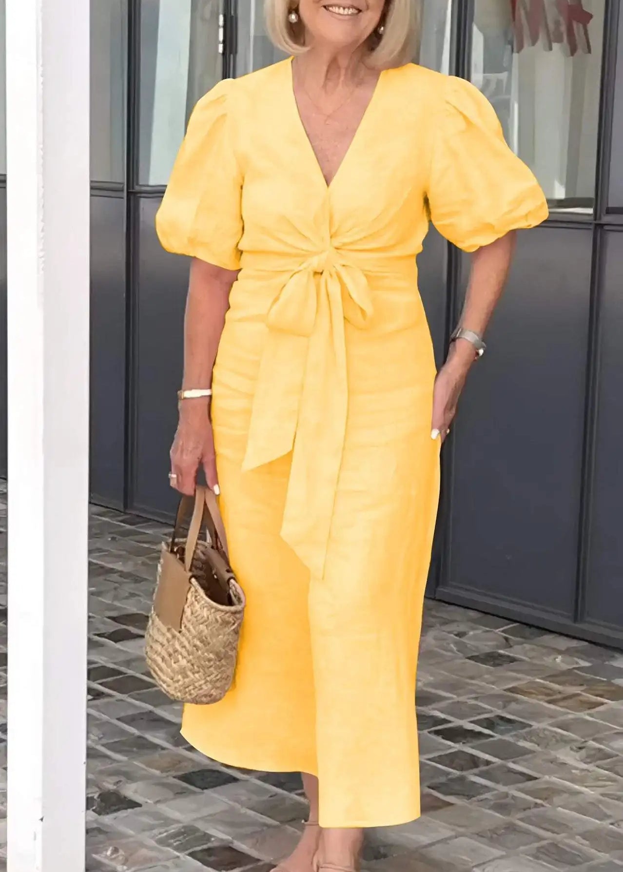 LYNORA | ROBE MIDI ÉLÉGANTE À ENCOLURE EN V