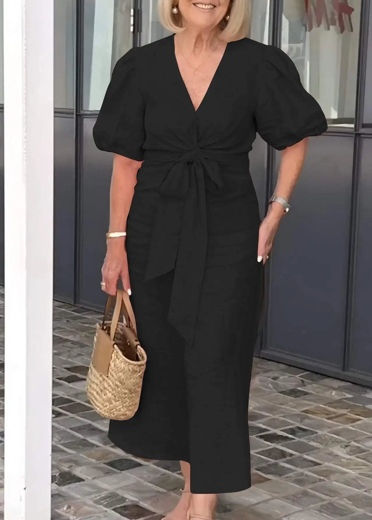 LYNORA | ROBE MIDI ÉLÉGANTE À ENCOLURE EN V